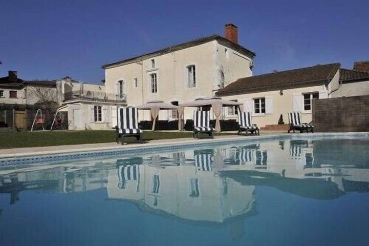 Villa pour 18 personnes, avec jacuzzi ainsi que jardin et sauna