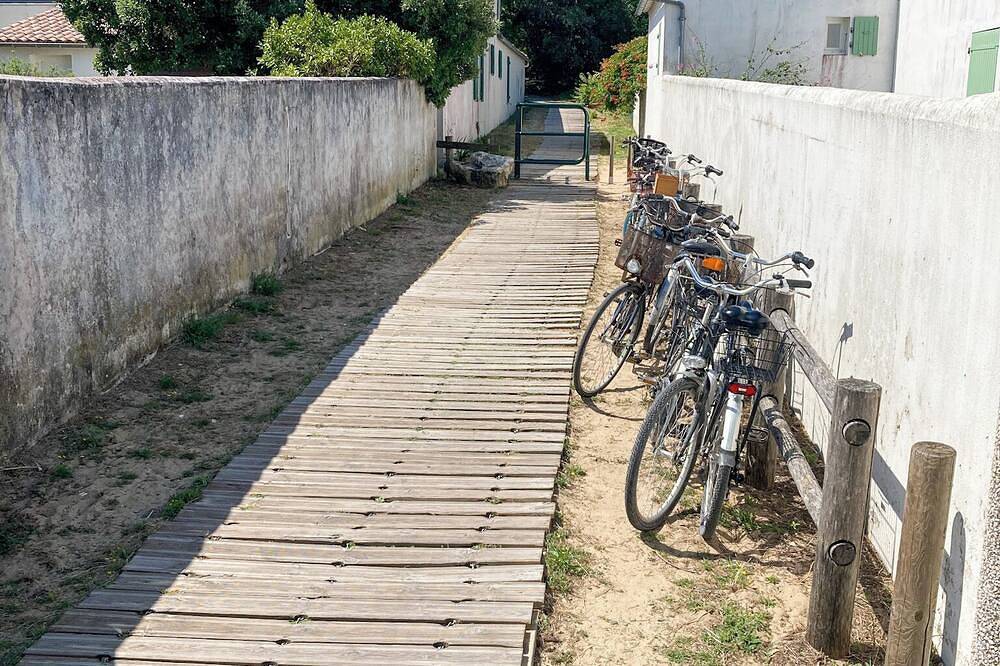 L' Annexe 55 , à proximité du village et au pied de la dune donnant sur la mer in La Couarde-sur-Mer, Île de Ré
