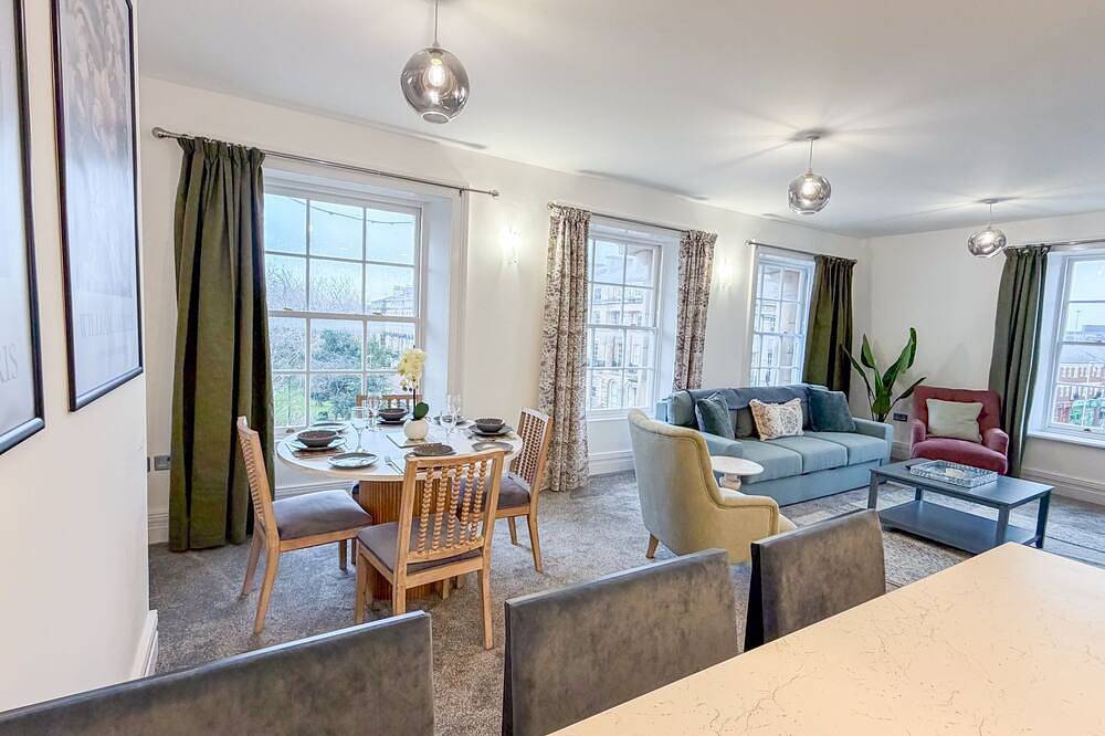 Entire apartment, Hamilton Square 2 - an apartment that sleeps 6 guests in 2 bedrooms in Merseyside