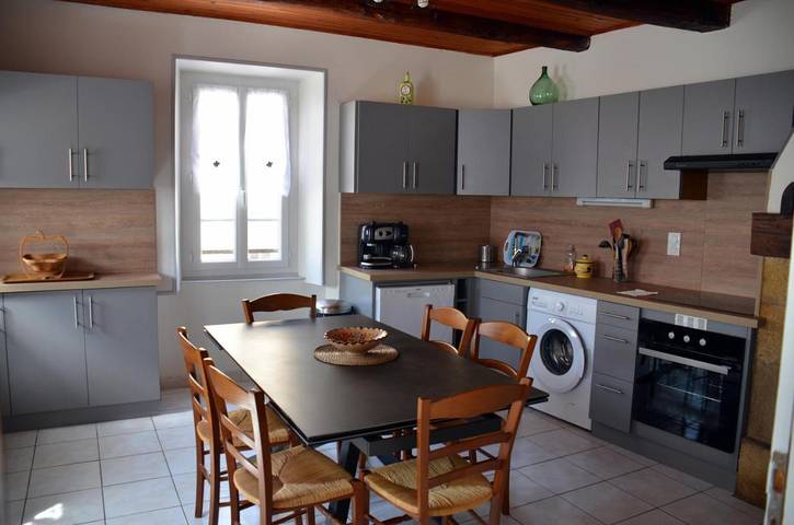 Location de vacances pour 8 personnes, avec terrasse, animaux acceptés à Comprégnac - 2
