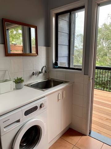 Holiday Home for 10 People in Lakes Entrance, Shire of East Gippsland, Photo 3