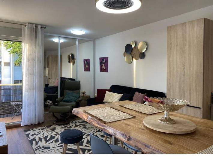 Gîte pour 2 personnes, avec jardin et piscine ainsi que vue et terrasse dans Plage de l'Hermitage - 3