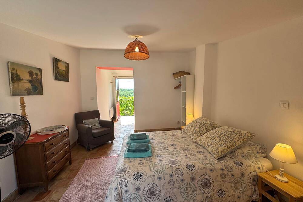 Apartamento entero, West Studio – Vineyard Room Château Barbebelle - Rognes-Near to Aix en Provence in Rognes, Region de Aix-en-Provence