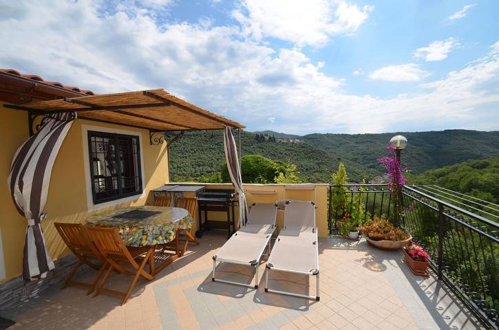 Ferienwohnung für 4 Personen, mit Ausblick und Garten, mit Haustier in Prelà