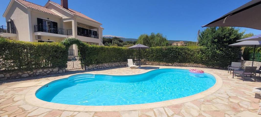 Villa per 6 persone, con Balcone e Terrazza nonché Giardino e Piscina a Sami