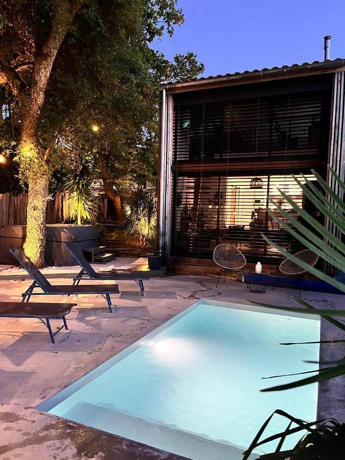 Chalet para 8 personas, con jardín además de piscina y jacuzzi - 1