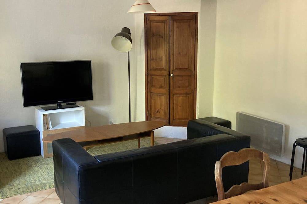 Furnished Provencal farmhouse for 4 people in the middle of vineyards + pool access in Bollène, Vaucluse