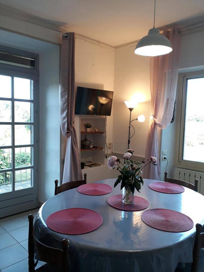 Location de vacances pour 4 personnes, avec vue ainsi que jardin et piscine à Rosières (Ardèche) - 2