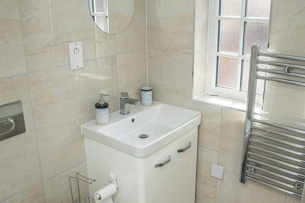 Entire apartment, Studio in Buckinghamshire with Secured Parking in Aylesbury, Buckinghamshire