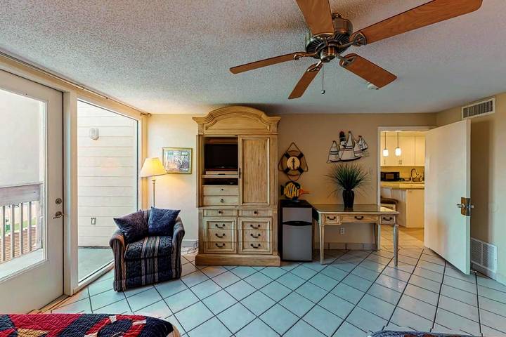 Apartamento de vacaciones para 8 personas, con balcón además de jacuzzi y piscina - 1