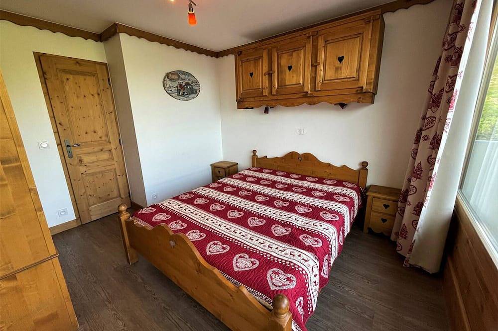 Entire apartment, Cozy 3-room apartment for 6 in Les Menuires with balcony, renovated, ski locker, and baby amenities in Les Menuires, Saint-Martin-de-Belleville