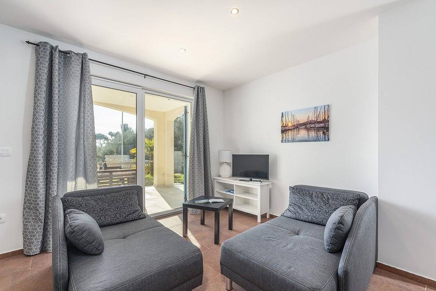Schönes Apartment mit 2 Schlafzimmern und Gemeinschaftspool
 in Lovrecica, Umag und Umgebung