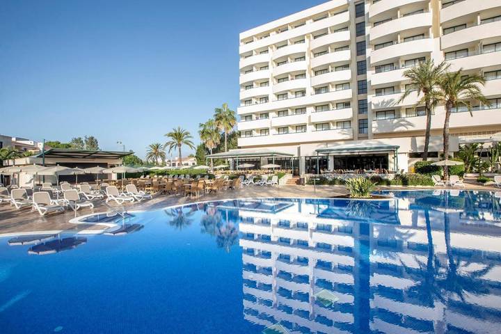Hotel für 2 Personen, mit Balkon und Terrasse sowie Garten und Pool in Sa Coma