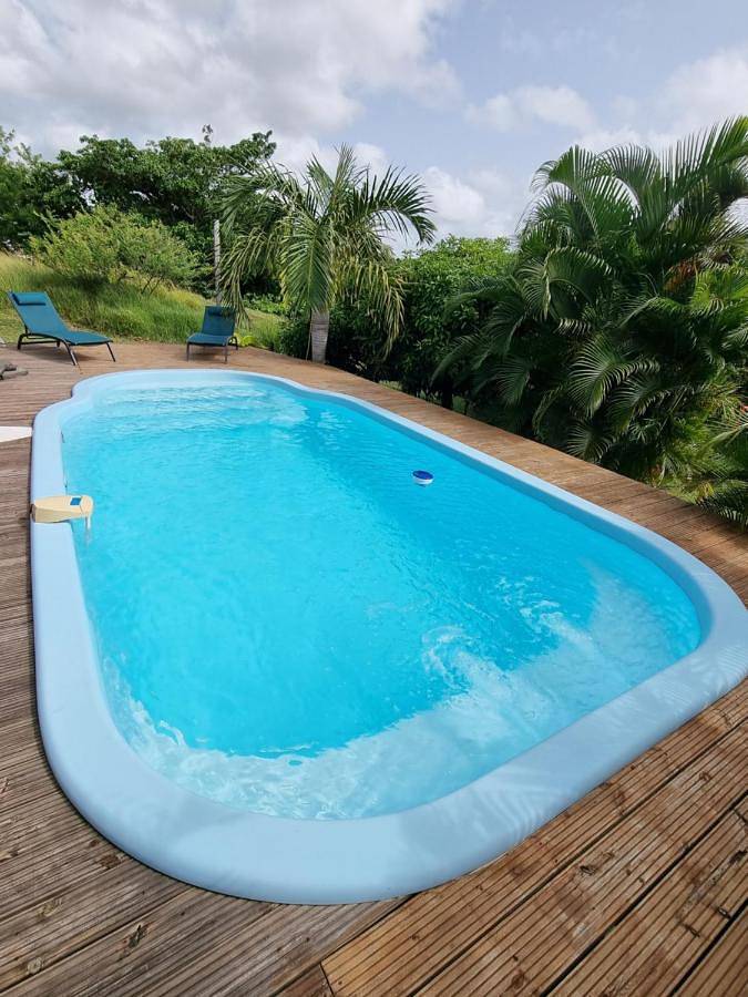 Gîte pour 4 personnes, avec piscine ainsi que jardin et jacuzzi à Le Vauclin - 2