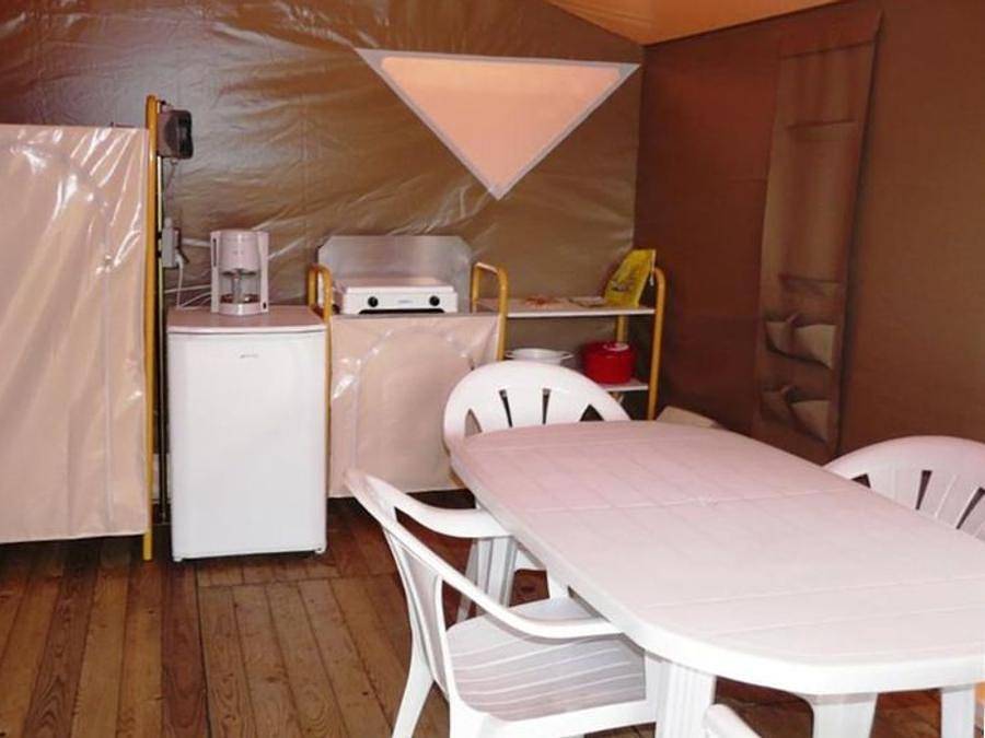 Camping L'Orée Du Bois - Bungalow de lona 4 personas - 2 dormitorios 20m² - sin baño in Hourtin, Parque natural regional del Médoc