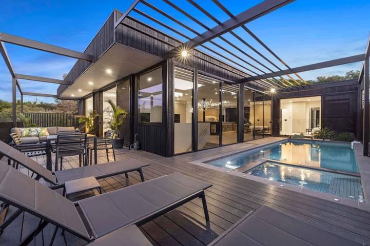 Holiday home for 10 people, with balcony and garden, child-friendly in Rye (Victoria)