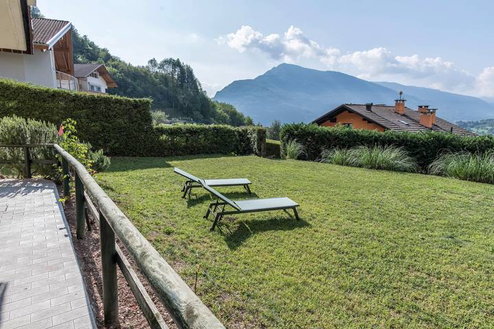 Ganze Wohnung, Ferienwohnung "Dorsino" mit Bergblick, Balkon und Wlan in San Lorenzo in Banale, Dorsino