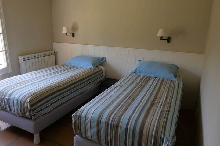 Location de vacances pour 8 personnes, avec terrasse et jardin à Le Revest-les-Eaux - 3