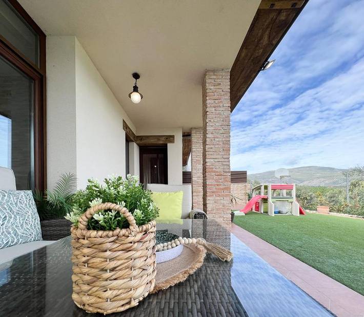 Casa de vacaciones para 12 personas, con piscina además de jacuzzi y jardín - 1