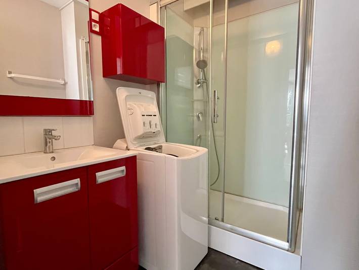Ganzes Studio, Helles Studio im Zentrum von La Roche-Posay mit WIFI, Waschmaschine, Geschirrspüler, Haustiere erlaubt in La Roche-Posay, Vienne