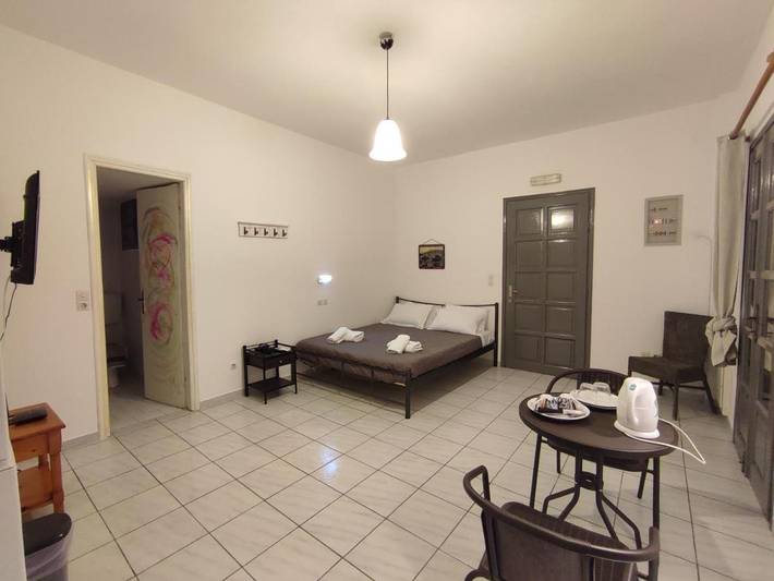 Chambre d’hôte pour 2 personnes, avec vue et terrasse, animaux acceptés à Perissa - 2