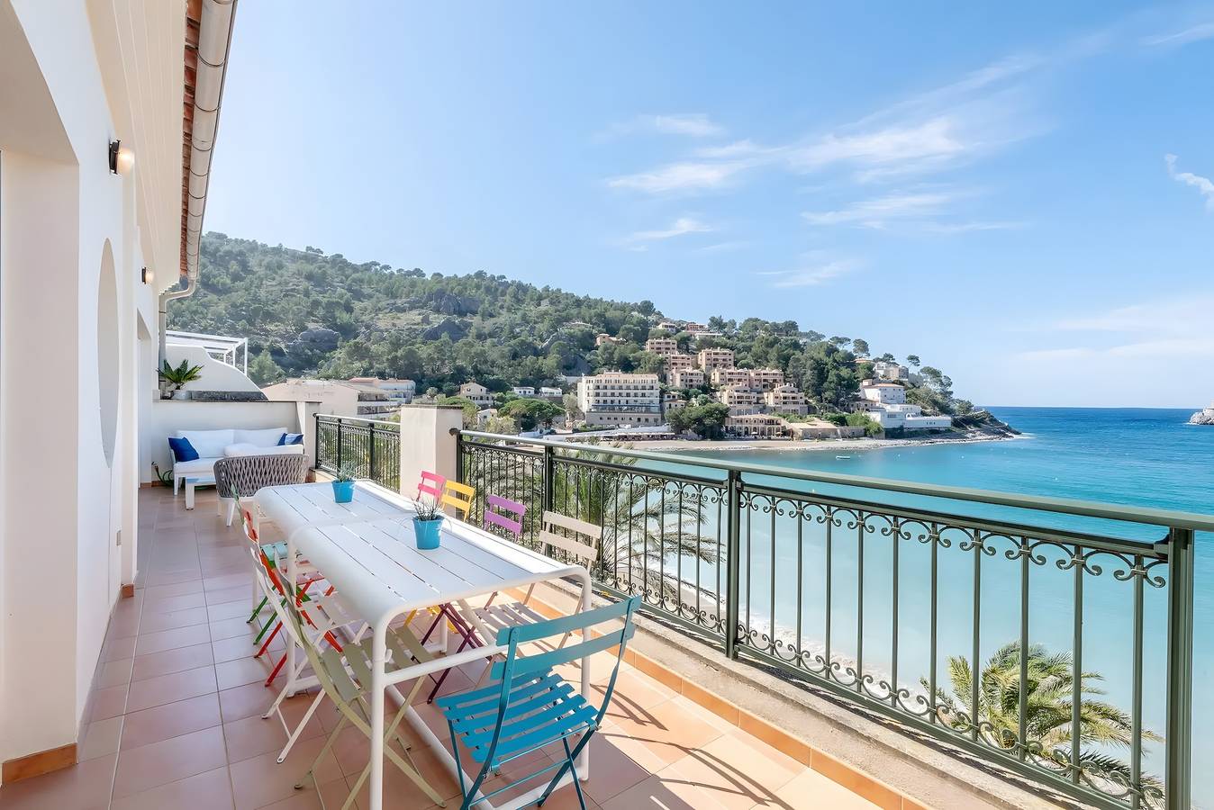 Entire apartment, Apartment 'Beachfront  Port De Soller' with Private Terrace, Wi-Fi and Air Conditioning in Port de Sóller, Sóller