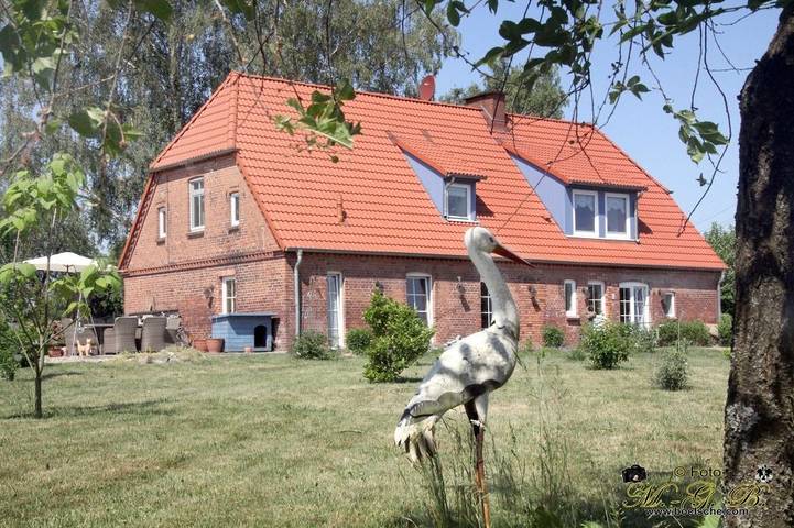 Ferienwohnung für 4 Personen, mit Balkon und Balkon/Terrasse sowie Terrasse und Garten