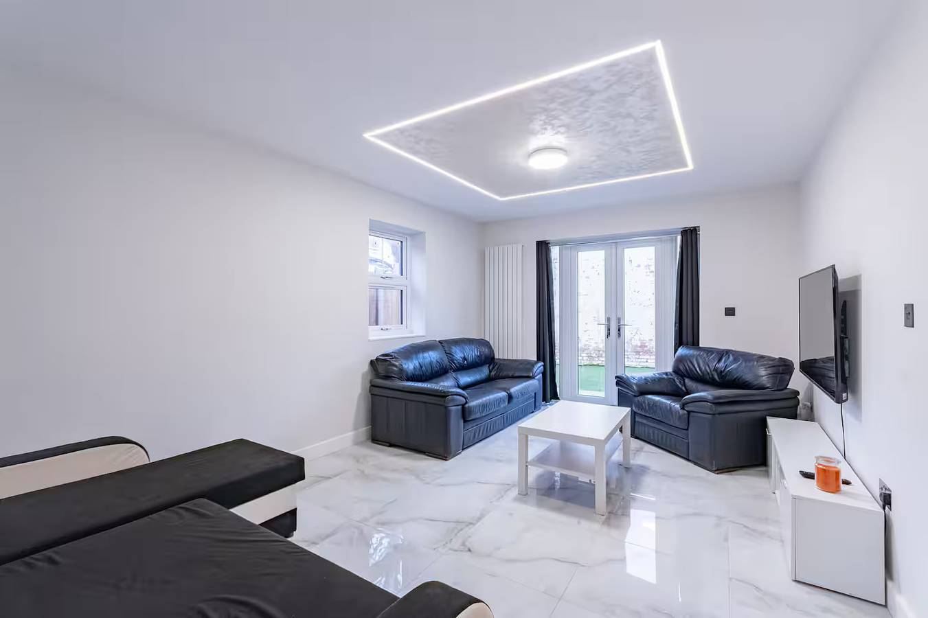 Hamlet Hideaway | Sleeps 14| Off Street Parking - Pass the Keys in Westcliff-on-Sea, Southend-on-Sea