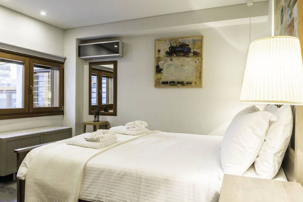 Villa Thermaia, Divine Sea Views, Private Infinity Pool, Furnished Terrace,. in Chania regione