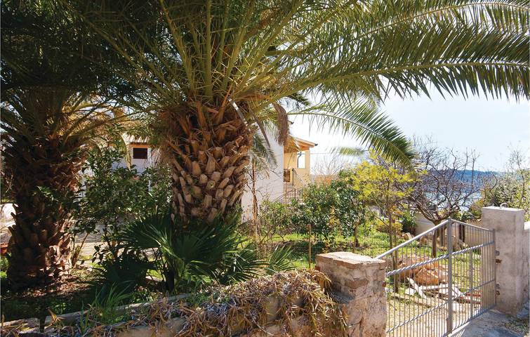 Ganze Ferienwohnung, Gemütliche 2-Zimmer-Wohnung mit Terrasse, 1,5 km zum Strand in Lijom, Banjole