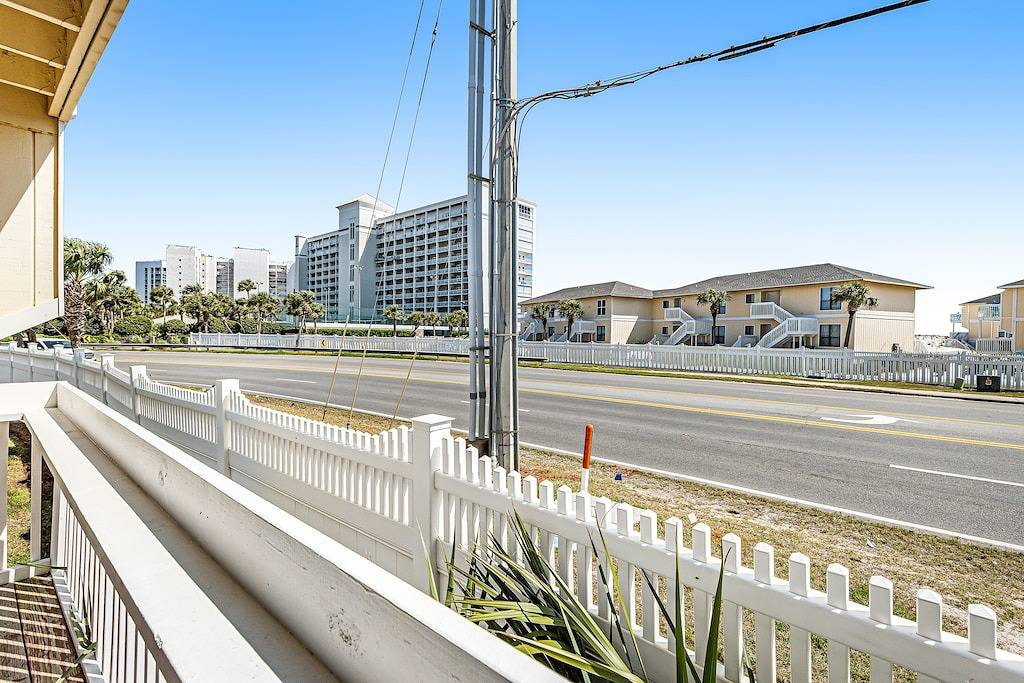 Ganze Wohnung, Sparkling Studio with Shared Pools, Hot Tubs, Golf, Tennis, & a Private Beach in Destin, Emerald Coast