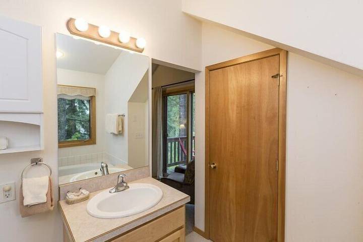 Vacation house for 12 people, with balcony in Montana