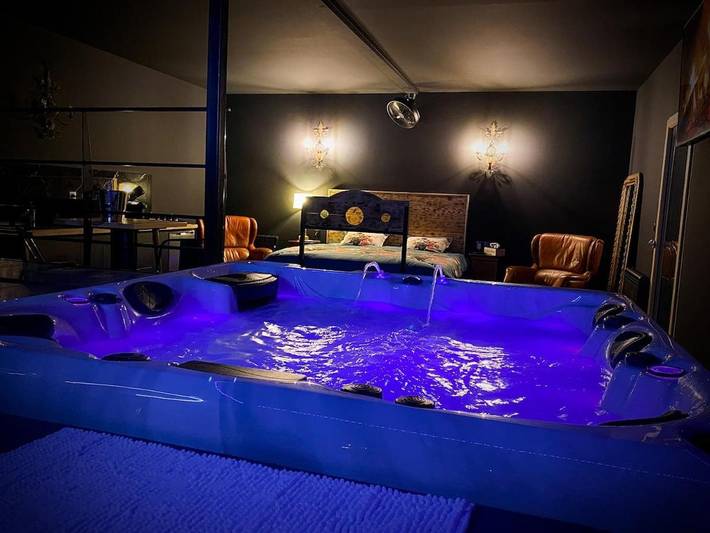 Gîte pour 2 personnes, avec Jacuzzi à Chazey-sur-Ain