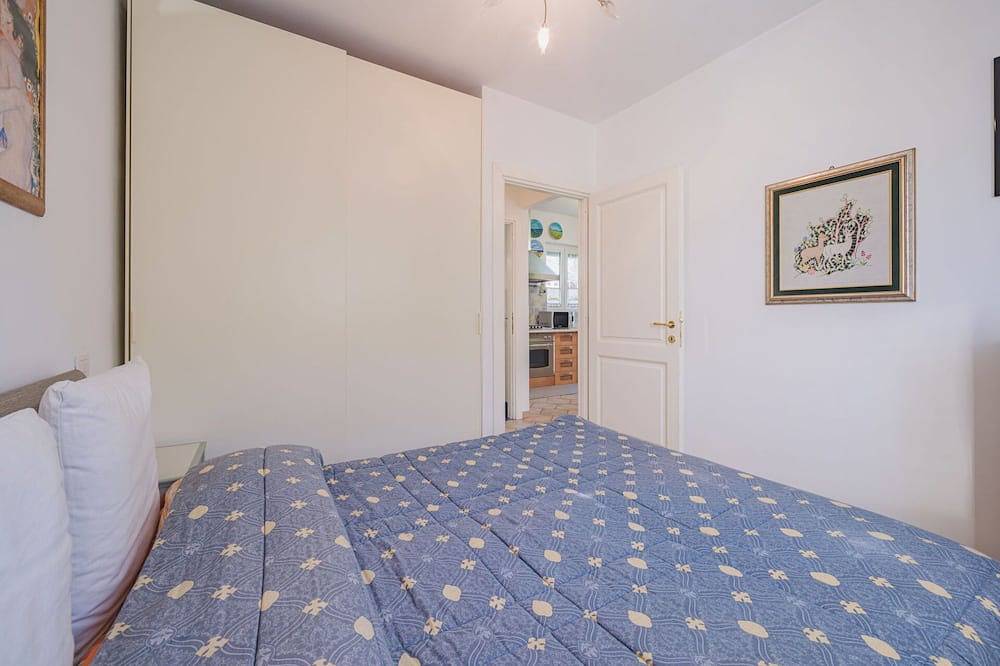 Entire apartment, Lovely apartment for 4 guests with A/C, Wifi, Tv, patio and parking in Cinquale, Montignoso