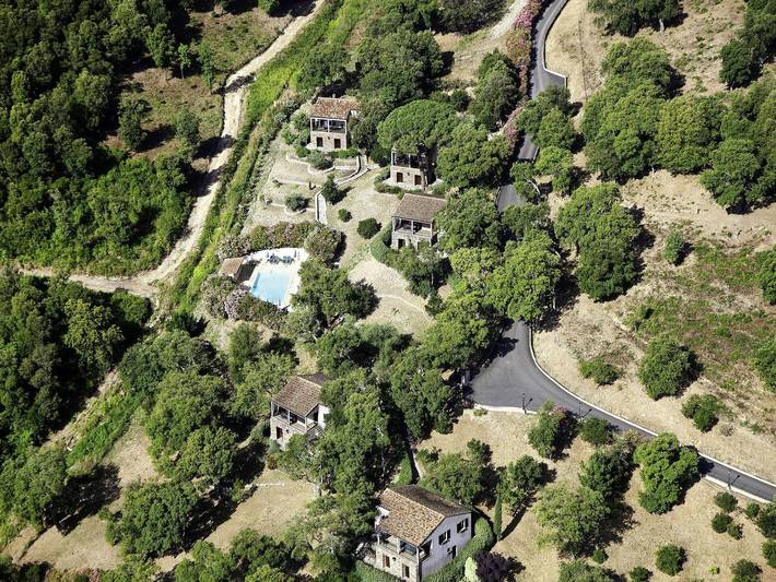 Résidence pour 10 personnes, avec Balcon et Terrasse ainsi que Jardin et Piscine à Pietroso