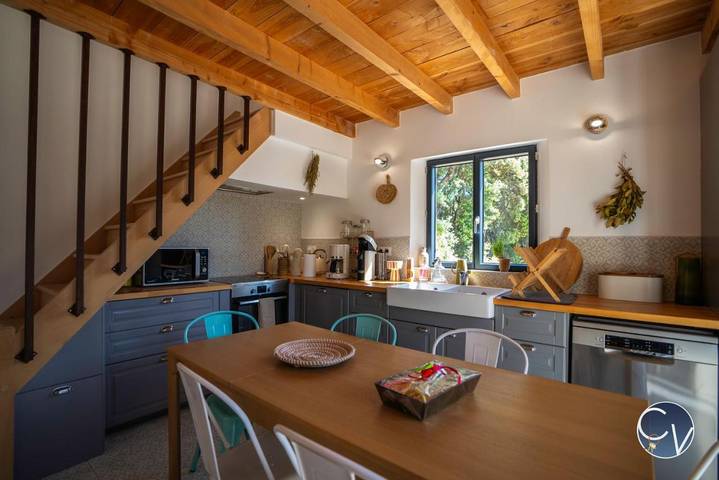 Location de vacances pour 7 personnes, avec vue ainsi que piscine et jardin à Belvézet - 3