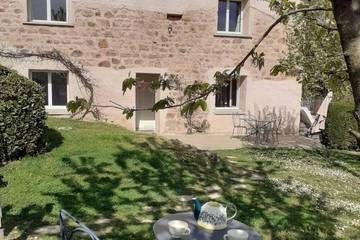 Gîte pour 6 personnes, avec jardin, animaux acceptés à Sevelinges