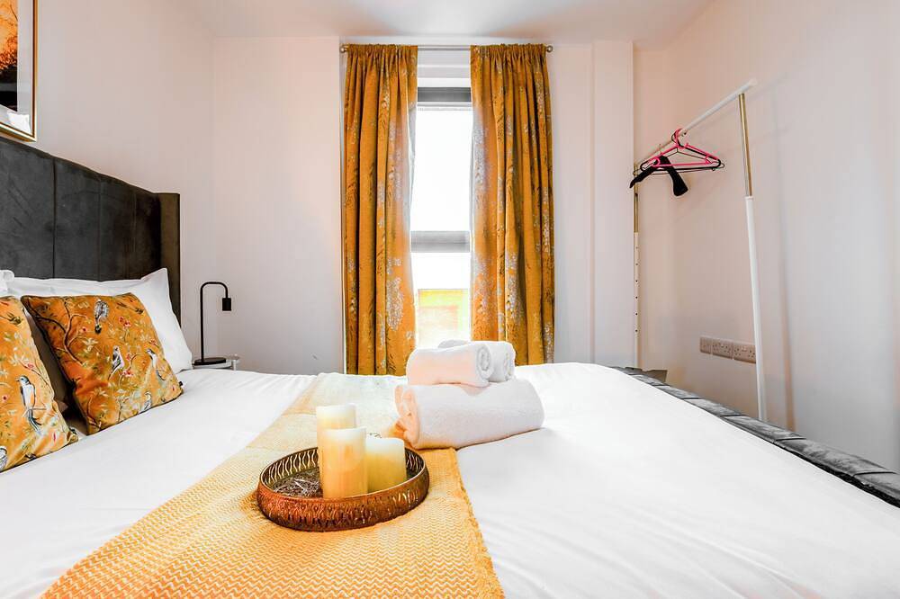 Entire apartment, Comfort & Convenience near Heathrow | Free Parking in Slough, Berkshire