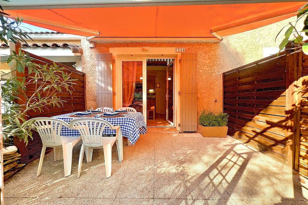 Entire apartment, Le Soleil du Mas, 2 guests, Pool in Calvisson in Calvisson, Nimes region