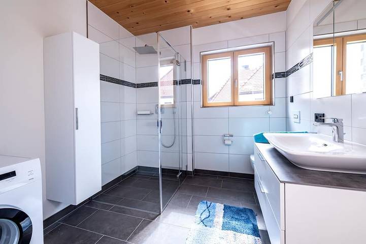 Ganze Wohnung, Attraktive FeWo in Massivholz im Zentrum von Bayreuth in Frankenalb