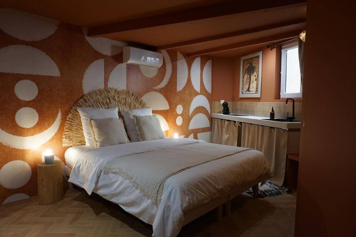 Appartement entier, Casaïa - Essaouira - Chambre avec salle de bain privée in Hyeres, Parc national de Port-Cros