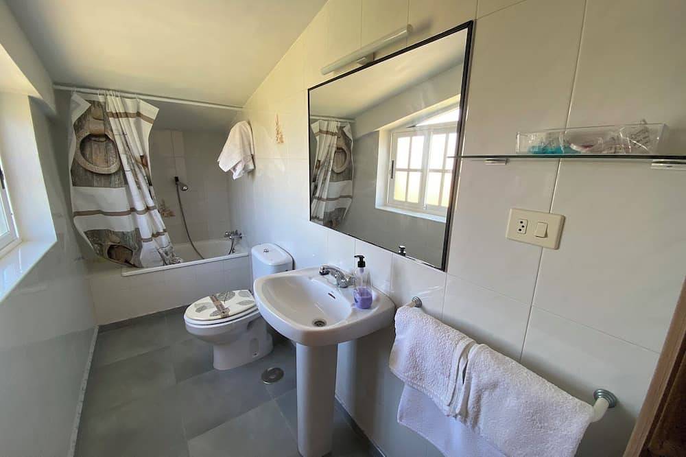 Entire apartment, Attic Apartment Overlooking The Mouth Of The River: Ideal For Couples in A Guarda, Galician Coast