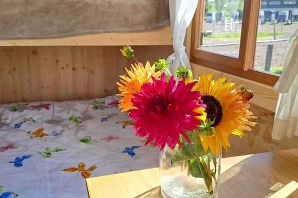 Ganze Wohnung, Schäferwagen auf landwirtschaftlichem Anwesen mit ca. 8qm für max. 3 Personen in Altensteig, Nordschwarzwald