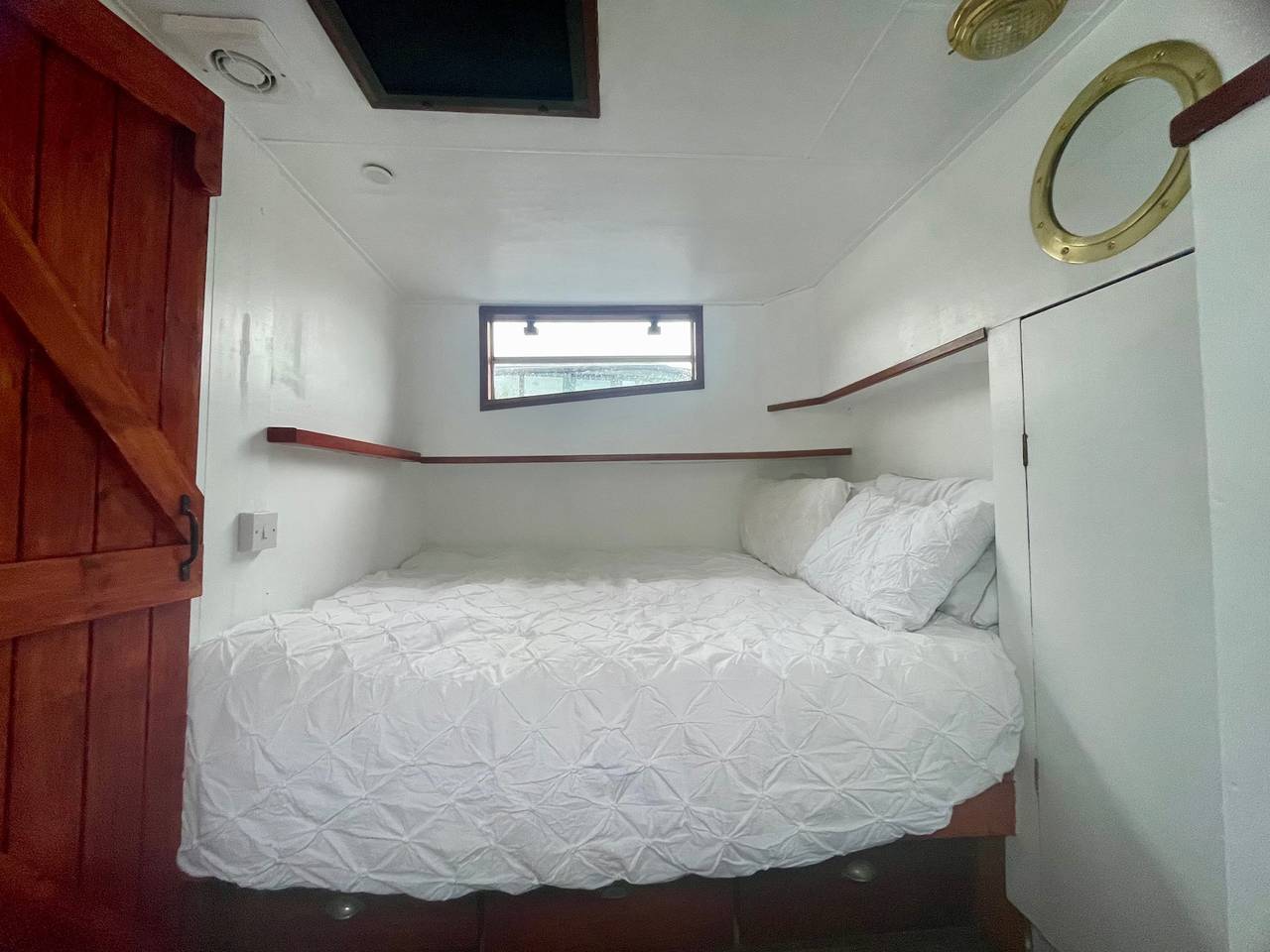 Riverside Boat Stay Perfect for Mini Breaks in Eye and Dunsden, North Wessex Downs