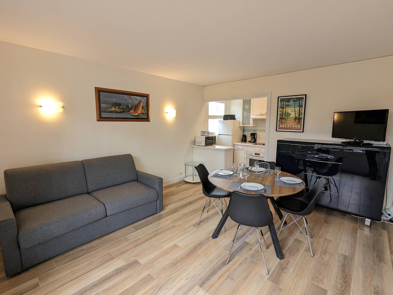 Entire apartment, Charming Studio with Terrace in Arcachon, Near Pereire Beach in Arcachon, Arcachon region