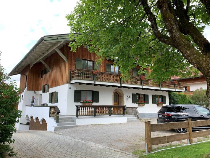 Ferienwohnung für 4 Personen, mit Balkon und Seeblick sowie Ausblick, kinderfreundlich in Bad Wiessee