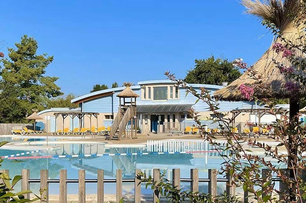 Apartamento entero, Estudio céntrico con balcón, cerca de Termas in Cazaubon, Gers