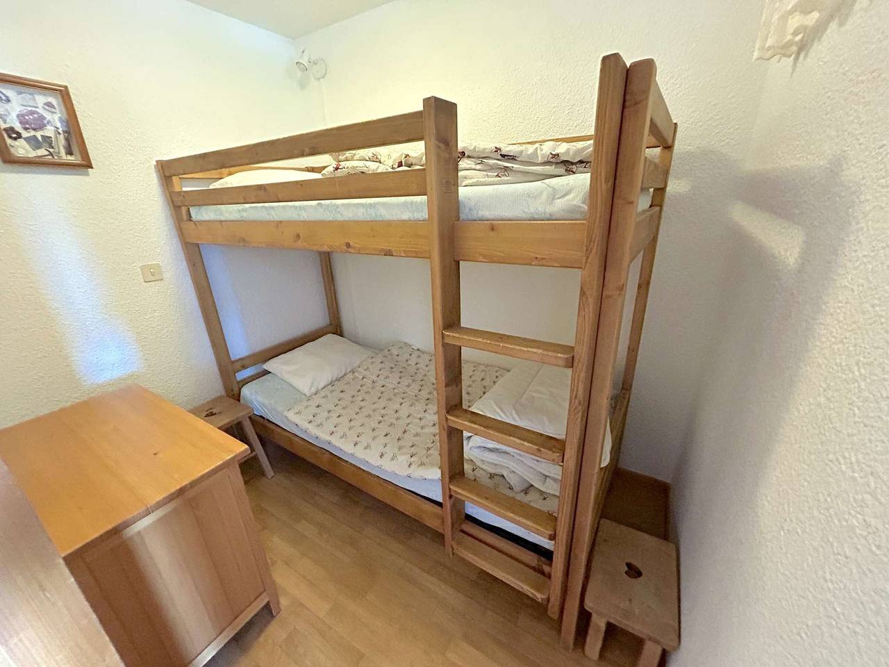 Entire apartment, Cozy Studio with Mountain View, Balcony, and Central Location – Sleeps 4 in Les Saisies, Albertville region