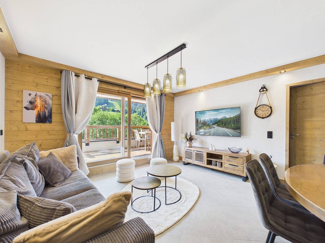 Entire apartment, Cozy Duplex in Les Gets, 6 Guests, Near Village & Ski Lifts, Full Amenities Included in Les Gets, Les Portes du Soleil
