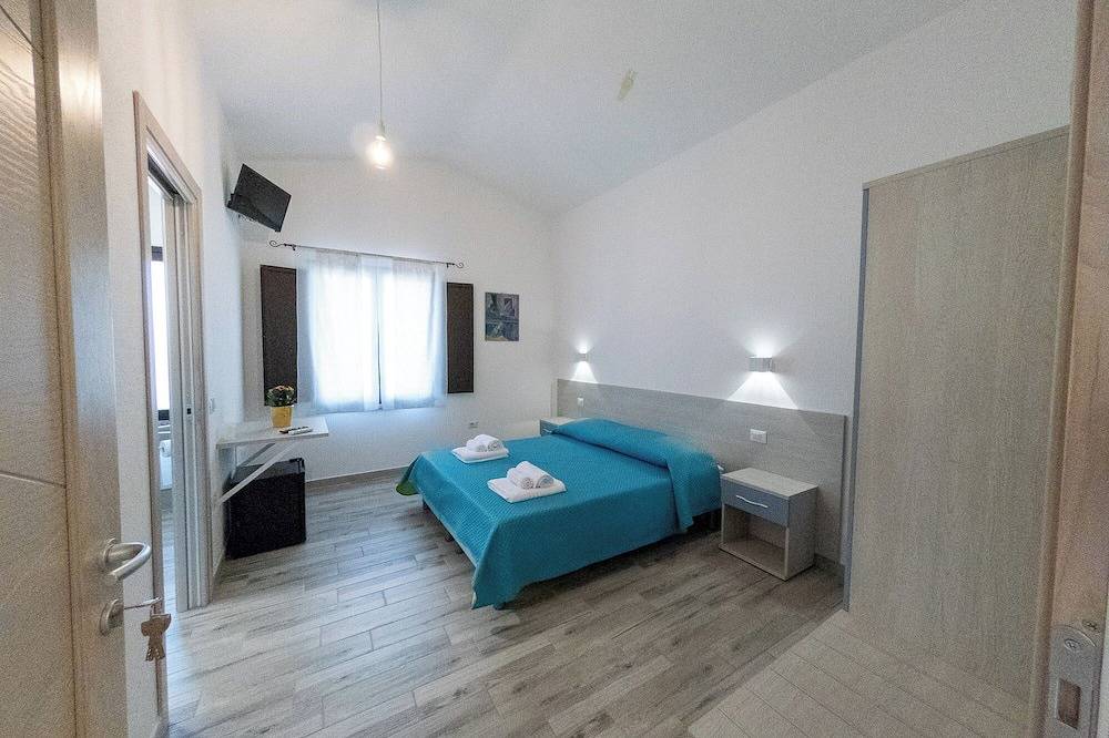 Lovely guesthouse 10 minutes from the beautiful beaches of the Gulf of Orosei in Irgoli, Barbagia